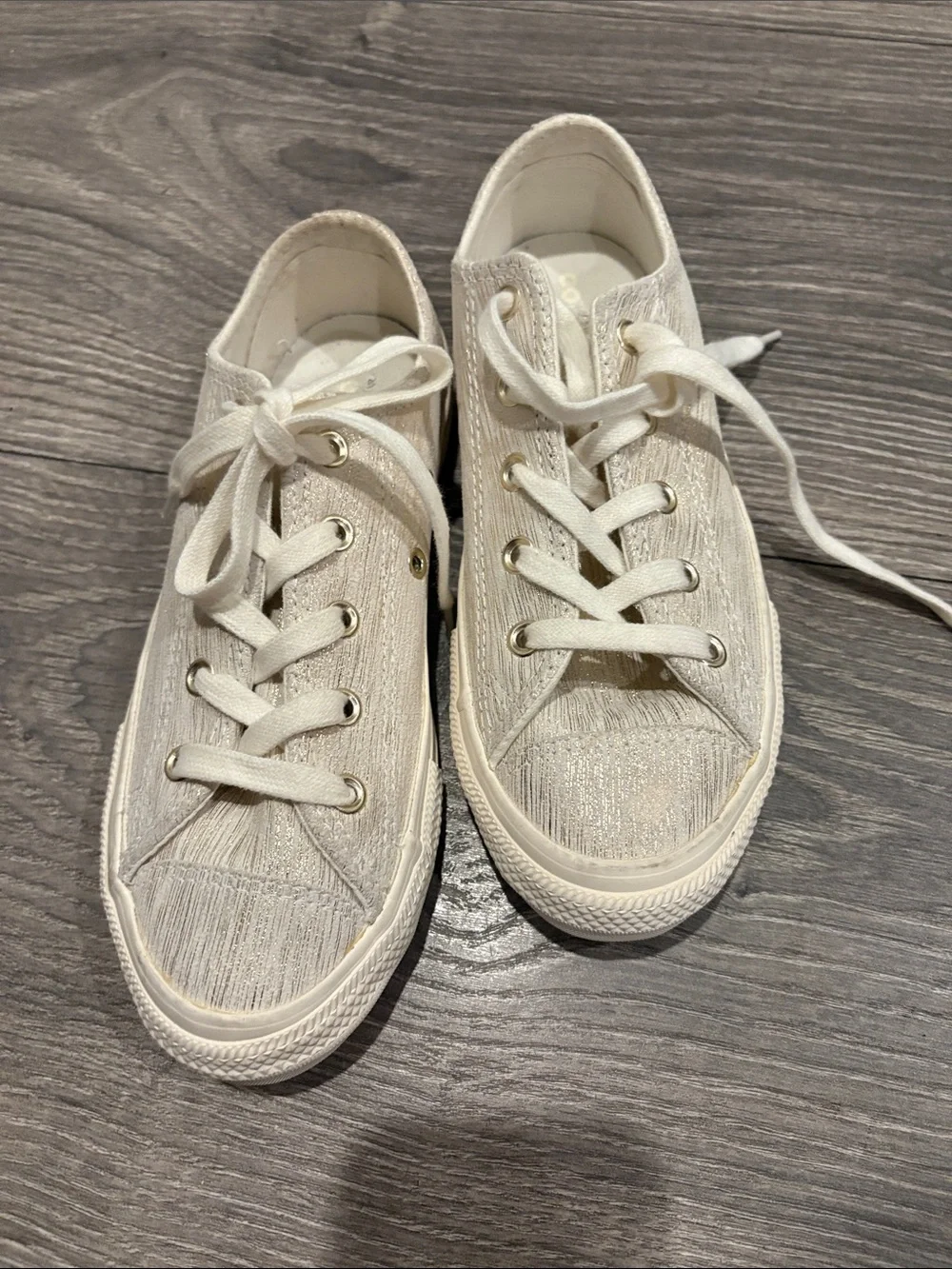 Converse light beige